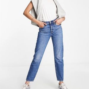 🌻Levi’s Premium Wedgie High Rise Jeans Button Fly in Medium Wash